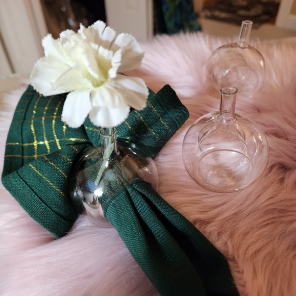 Two's Company Inc Dining Vintage 8 Hand Blown Glass Bud Vase Napkin